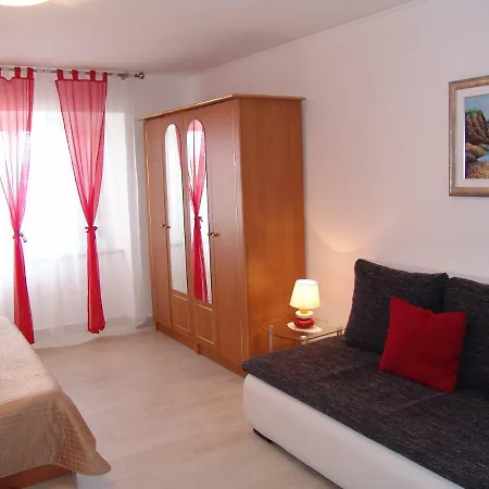 Apartment Dominik Next To The Beach